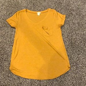 Ribbed mustard yellow V-neck shirt